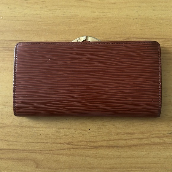 𝓛𝓞𝓤𝓘𝓢 𝓥𝓤𝓘𝓣𝓣𝓞𝓝 Epi Leather Kisslock Brown wallet - Picture 2 of 14